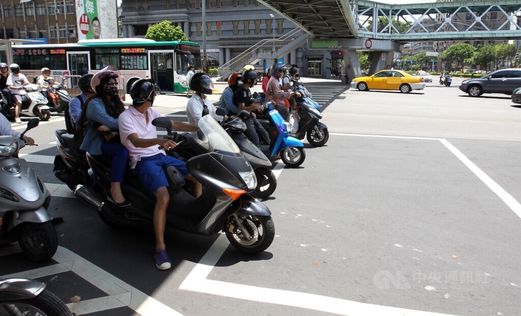 Kabar Baik untuk Pengendara Sepeda Motor! Kota Taipei Mengurangi Durasi Lampu Merah Saat Musim Panas, Mengurangi Paparan Sinar Matahari selama 21 Detik