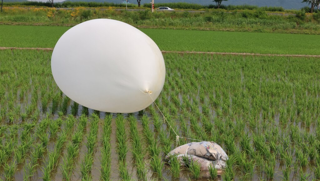 Selang 7 Tahun KorSel Aktifkan Latihan Penembakan di Kawasan Perbatasan Sebagai Tanggapan Atas Balon Sampah KorUt