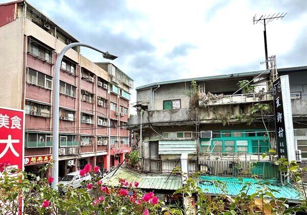 Ngekeuh Gak Mau Beli Rumah dan Memilih Menunggu Warisan, Seorang Anak Melihat Ayahnya yang Berusia 104 Tahun Ternyata Jauh Lebih Sehat Dari Dirinya yang Berusia 80 Tahun