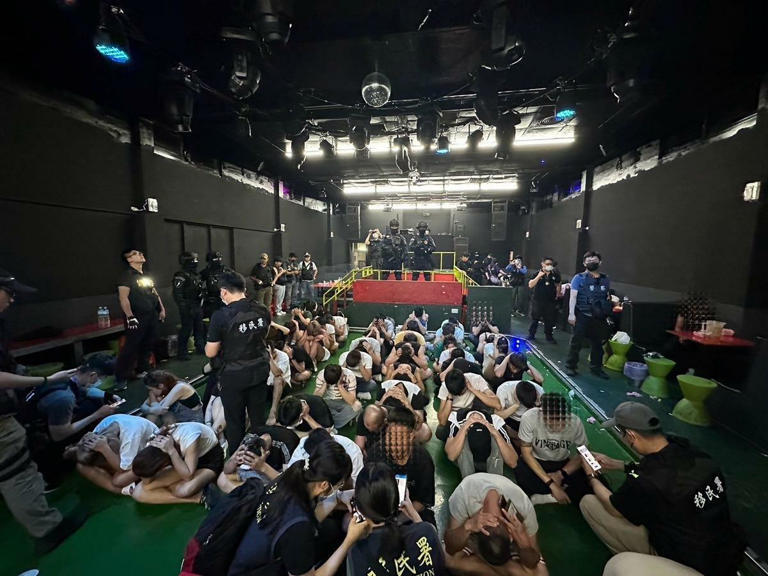 Kepolisian Kaohsiung Menggerebek Diskotik Ilegal, Puluhan PMA Diamankan Setelah Kedapatan Pesta Narkoba