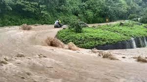 Pengendara Moge Bagi Pengalaman Membahayakan!!! Jalur Kabupaten Taiwan Highway 149 Berubah Menjadi “Sungai Kuning”