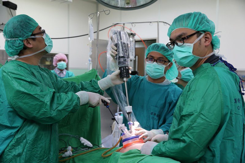 Kabar Baik! ASKES di Taiwan akan Mencakup Biaya Operasi “Da Vinci Surgical System”, Memungkinkan Pasien untuk Pulang Tiga Hari Setelah Operasi