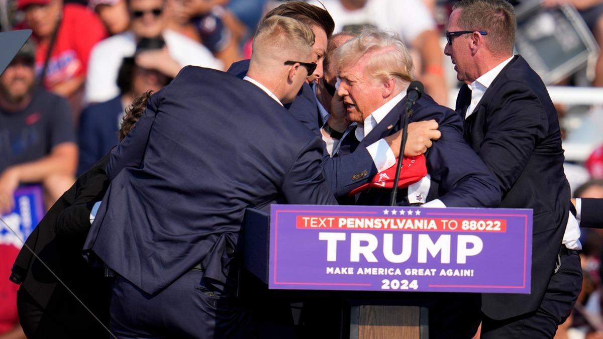Insiden Penembakan di Acara Kampanye, Donald Trump Diduga Tertembak dan Terluka, Dua Orang Tewas