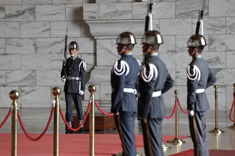 Setelah Berlangsung Selama 44 Tahun, Upacara Pergantian Pasukan di Bronze Hall C.K.S Memorial Hall Berakhir!