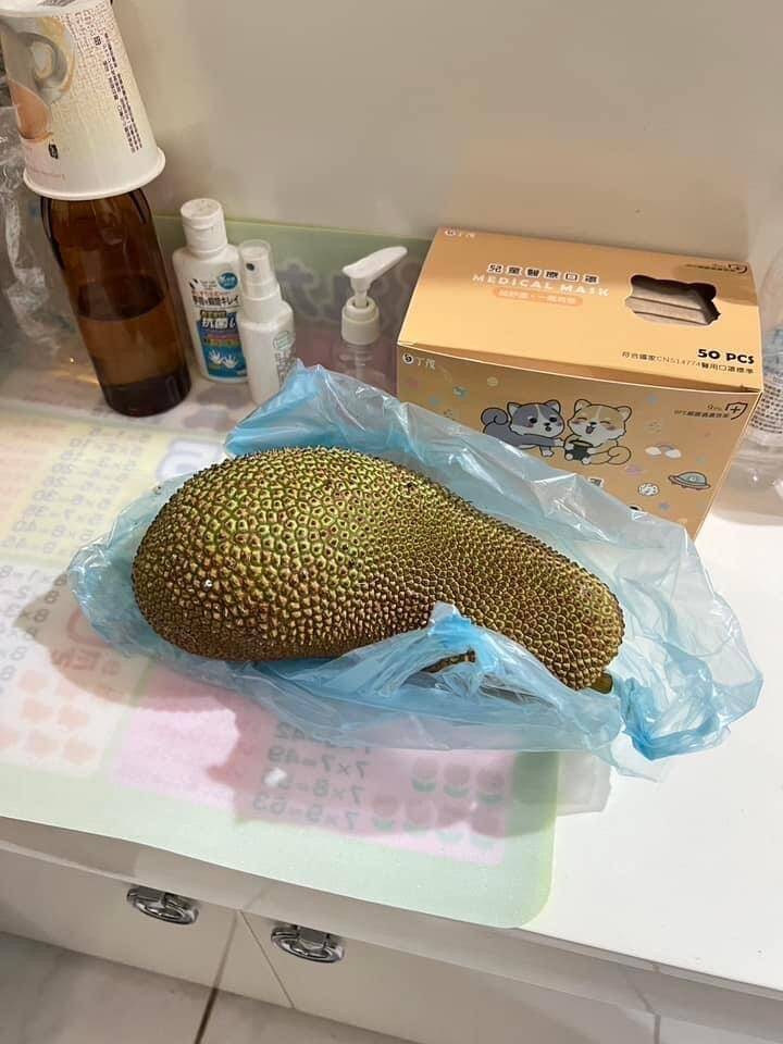 Penghuni Salah Satu Apartemen di Keelung Panik Mengira Terjadi Kebocoran Gas, Setelah Ditelusuri dan Pemadam Kebakaran Bersiap Mendobrak Pintu, “Pelakunya” Ternyata adalah Buah Cempedak