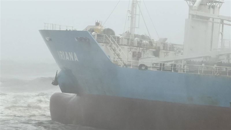 Diduga Terdampak Taifun Gaemi, Kapal Kargo Berbendera Indonesia “IRIANA” Menepi di Perairan Perbatasan Fangliao dengan Fangshan di Pingtung Melakukan Perbaikan