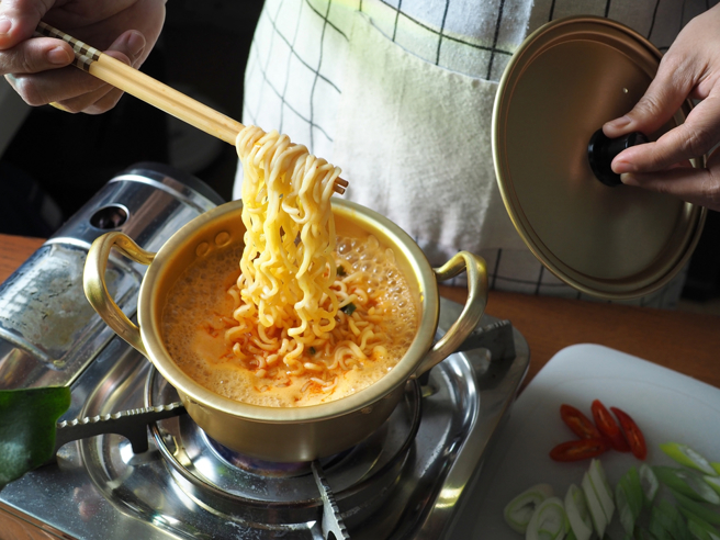Produk Makanan Apa yang Paling Ramai Dicari Warga Taiwan Saat Liburan Taifun? Warganet Sepakat: Mi Instan + Telur! Netizen Tunjuk Satu Merek Legendaris Ini