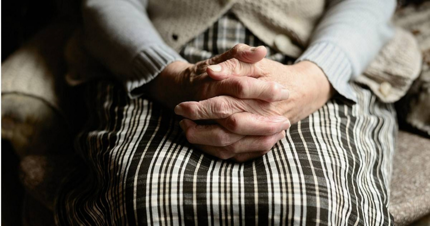 2 Anak Menolak Merawat Ibu Kandung yang Menderita Demensia di Usia 87 Tahun, Hakim Mengabulkan! Alasannya Terungkap