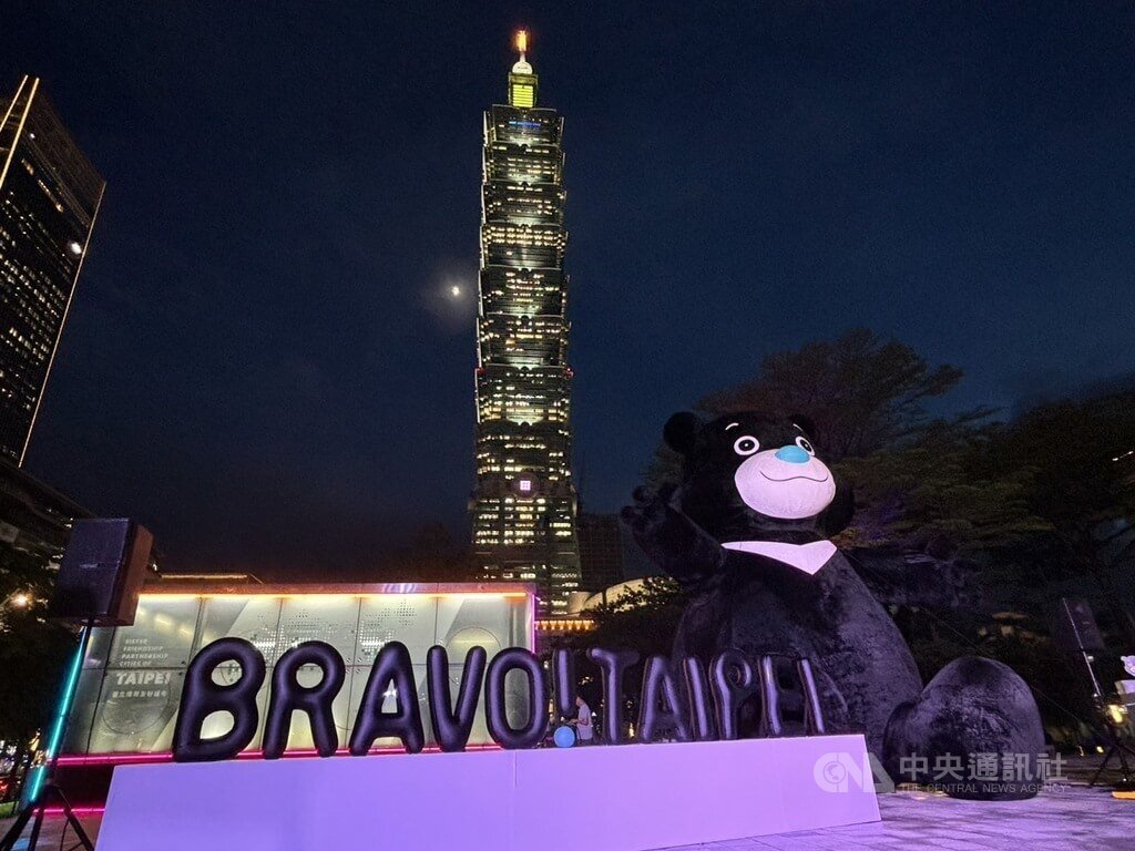 Anniversary Maskot Kota Taipei “Beruang Bravo” Setinggi 6M Dipadukan Dengan Gedung Taipei 101