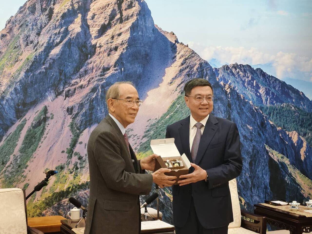 Menerima Kunjungan Delegasi Mitsuo Ohashi, PM Cho Jung-Tai Berharap untuk Terus Meningkatkan Hubungan Taiwan Jepang