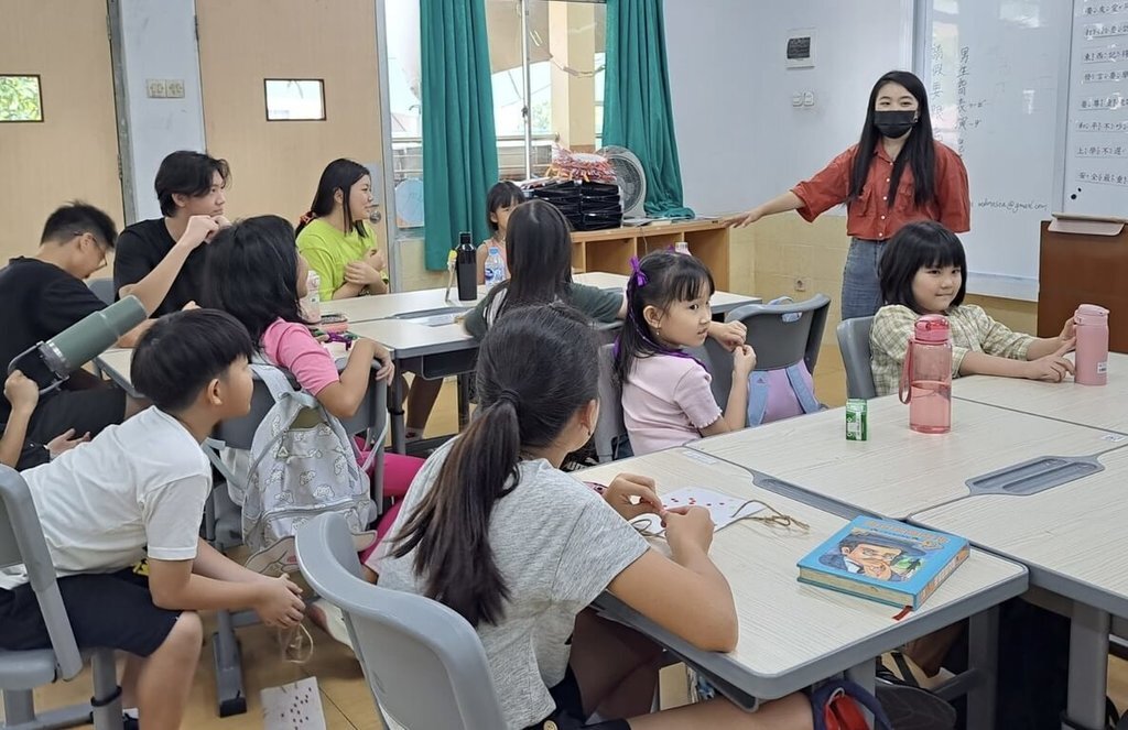 Mahasiswa Universitas Tsing Hua Gelar Kamp Pelatihan di Jakarta Taipei School, Mengajari Mandarin dan Dasar AI