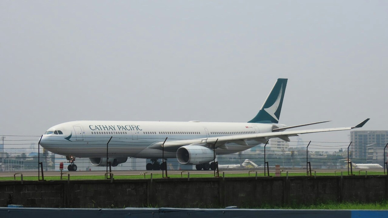 Menegangkan! Pesawat Cathay di Kaohsiung Tengah Bersiap-siap Terbang Landas, Mesin Tiba-tiba Meledak dan Terbakar, Pilot Lakukan Pengereman Darurat