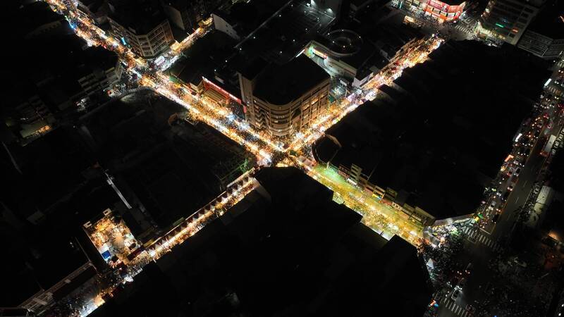 Dibuka Hanya Setahun Sekali Menjelang Penutupan Gerbang Alam Baka, Pasar Malam Ini Dikerumuni Warga, Gambar Mencengangkan dari Udara Terungkap!