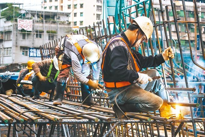 Tuai Perdebatan? Kenaikan Upah Minimum Hanya Menguntungkan PMA? Ini Penjelasan Menaker Taiwan