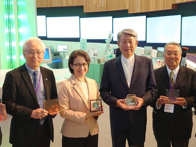 ITRI Anugerahkan Gelar Akademisi kepada 5 Tokoh Teknologi Taiwan