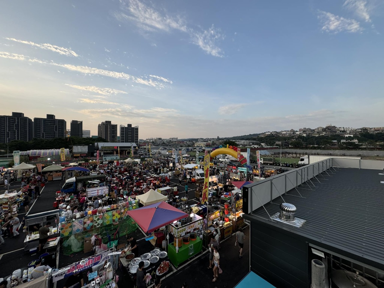 HORE!! Kota New Taipei Kembali Punya “Pasar Malam Baru”, Buka 3 Hari Seminggu, Barisan Jajanan Pasar Malam + Kuliner Jalanan Memenuhi Area