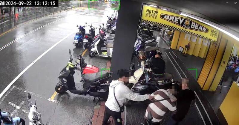 Seorang Pria di Tainan Mendekati 2 PMI Sembari Menodong Pisau Lalu Berusaha Merampas Tas Milik Mereka, Polisi Gercep Tangkap Pelaku