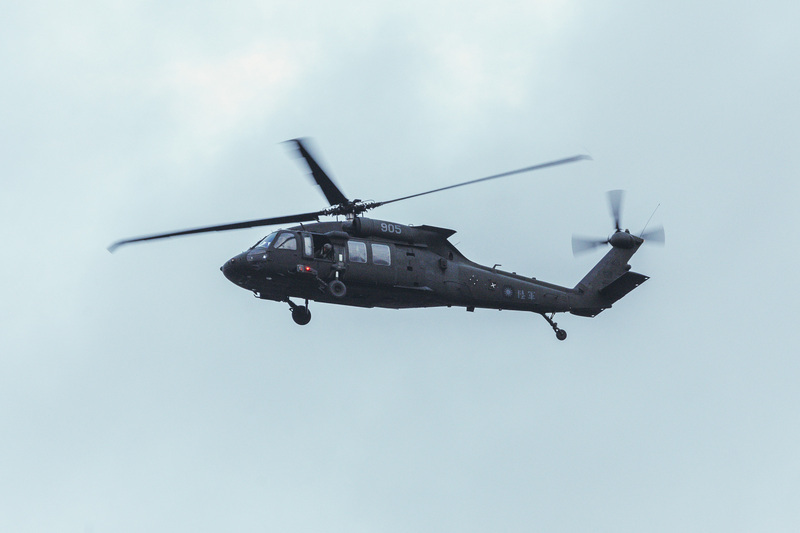 (Double Ten) Menjelang Perayaan Double Ten, 2 Helikopter UH-60 M Melintasi Istana Kepresidenan