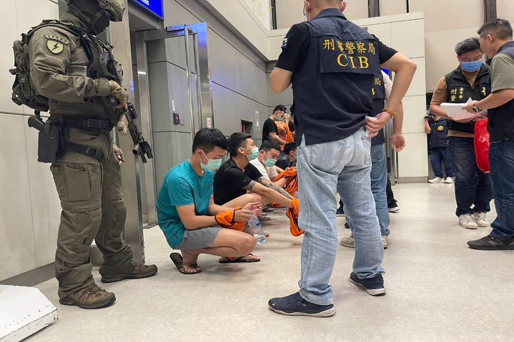 Kepolisian Taiwan dan Indonesia Bekerja Sama Menindak Penipuan! 102 Warga Taiwan yang Ditangkap di Bali dan Dideportasi, 59 Orang Ditahan