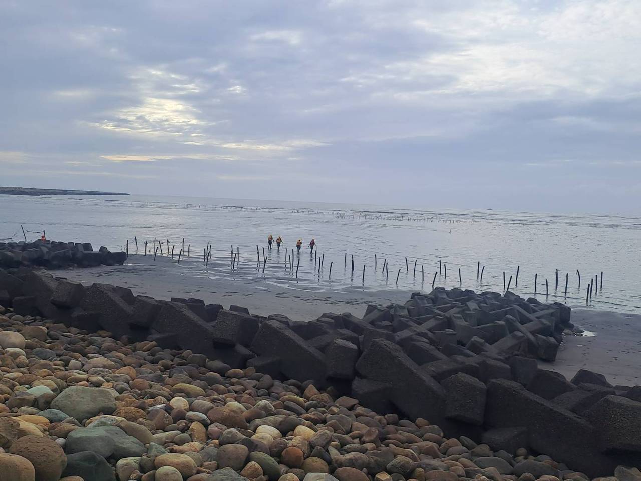 Taifun Krathon Kian Mendekat, Seorang PMA di Yunlin Diduga Hilang Terseret Ombak dan Jatuh Ke Laut, Hingga Saat Ini Belum Ditemukan