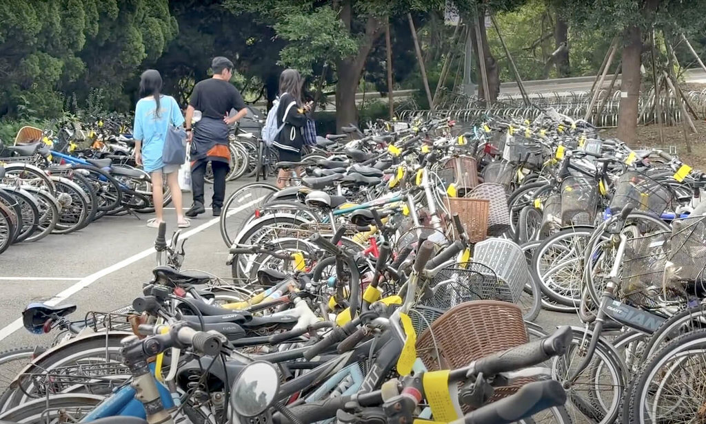 447 Sepeda Tak Bertuan di Kampus Tsinghua Dibagikan