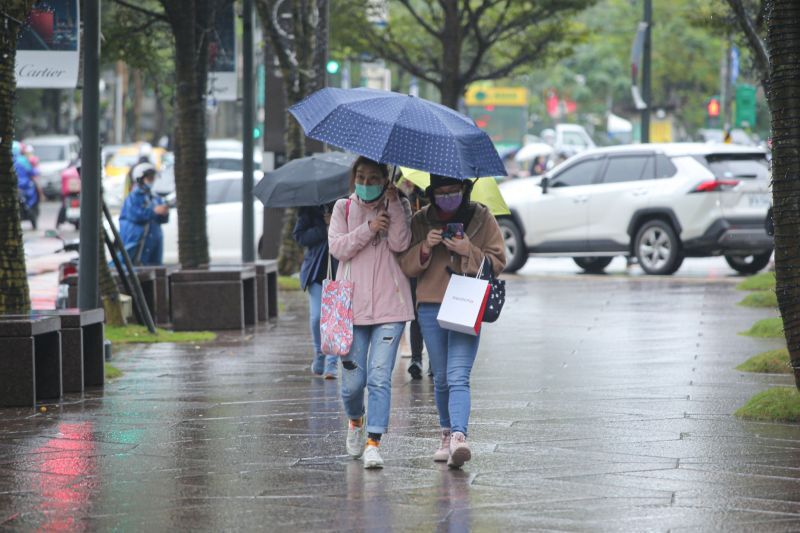 Angin Monsun Timur Laut yang Membawa Hawa Sejuk Menguat! Perbedaan Cuaca di Utara dengan Selatan Taiwan Terasa Cukup Signifikan! Baca Prediksinya