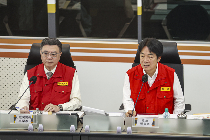 Presiden Lai Ching-te ke Pusat Penanggulangan Bencana Memberikan Semangat Hadapi Taifun Kong Rey