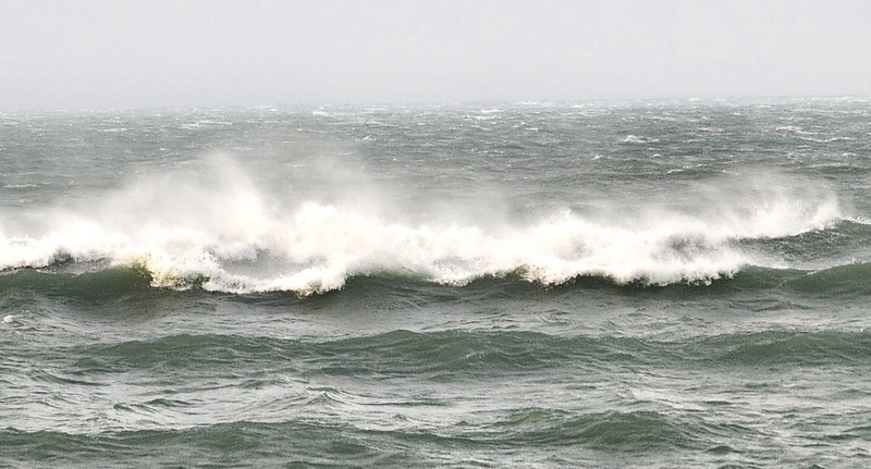 Taifun Kong Rey Tenggelamkan 6 Kapal Ikan di Pelabuhan Xiaogang Taitung