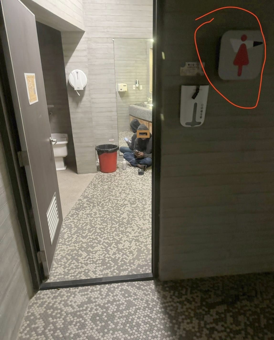 Pemkab Penghu Larang Pemakaian Socket Fasilitas Umum Picu Kontroversi