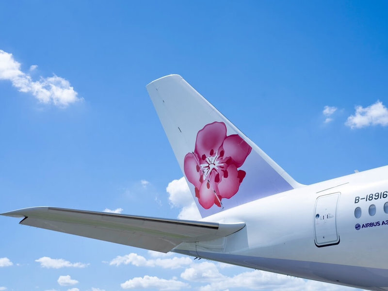 Seragam Baru Pramugari Milik China Airlines Dikritik Kurang Estetik! Ketua China Airlines: Akan Segera Direvisi!