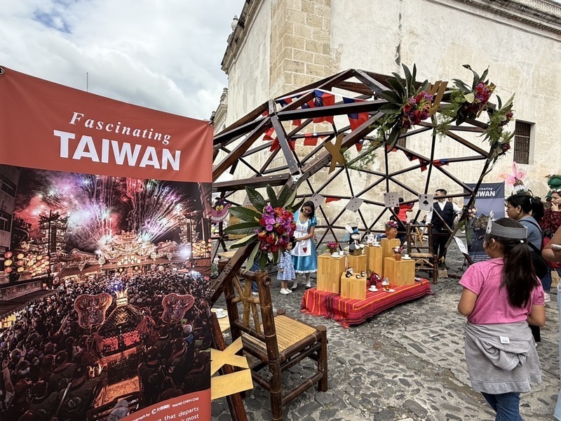 Festival Bunga di Kota Kuno Antigua, Instalasi Taiwan Menarik Perhatian
