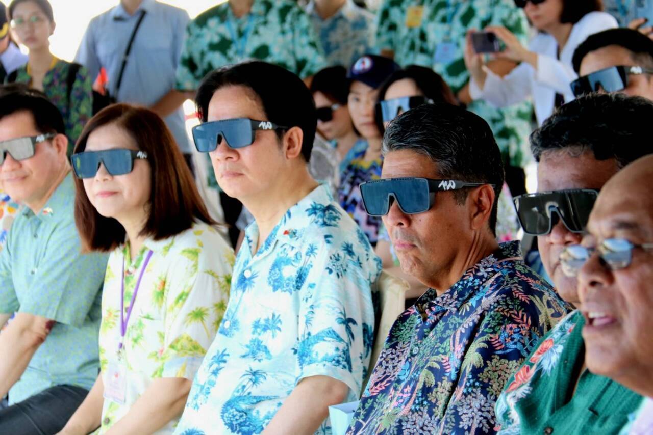 Presiden Lai dan Surangel Whipps Jr. Naik ke Kapal Yunlin untuk Meninjau Latihan Gabungan Penyelamatan Maritim Taiwan-Palau