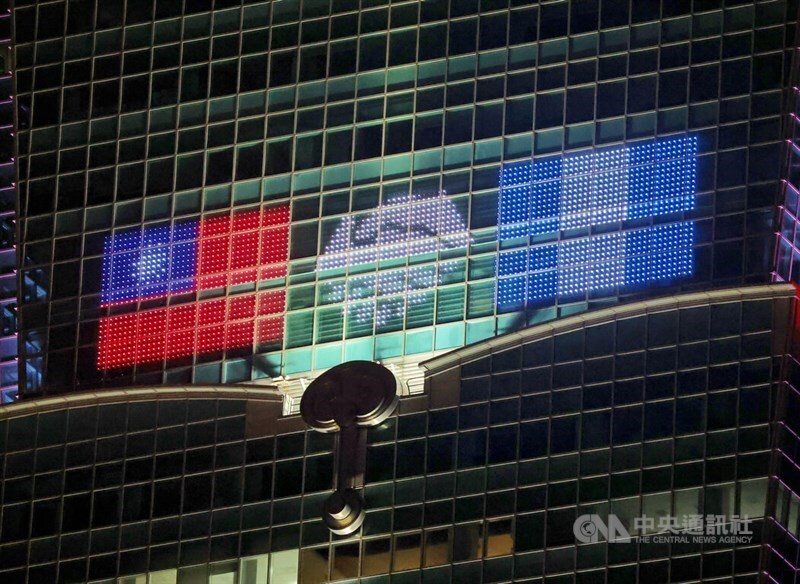 Taipei 101 Nyalakan Lampu untuk Merayakan Peringatan 90 Tahun Hubungan ROC-Guatemala