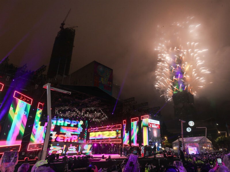 Sudah Sedari Tadi Menunggu Kembang Api Taipei 101! Sekelompok Orang  Malah Salah Fokus Gedung, Malah Memotret Gedung Ini, Bikin Ngakak Online, Baca Kisahnya di Bawah