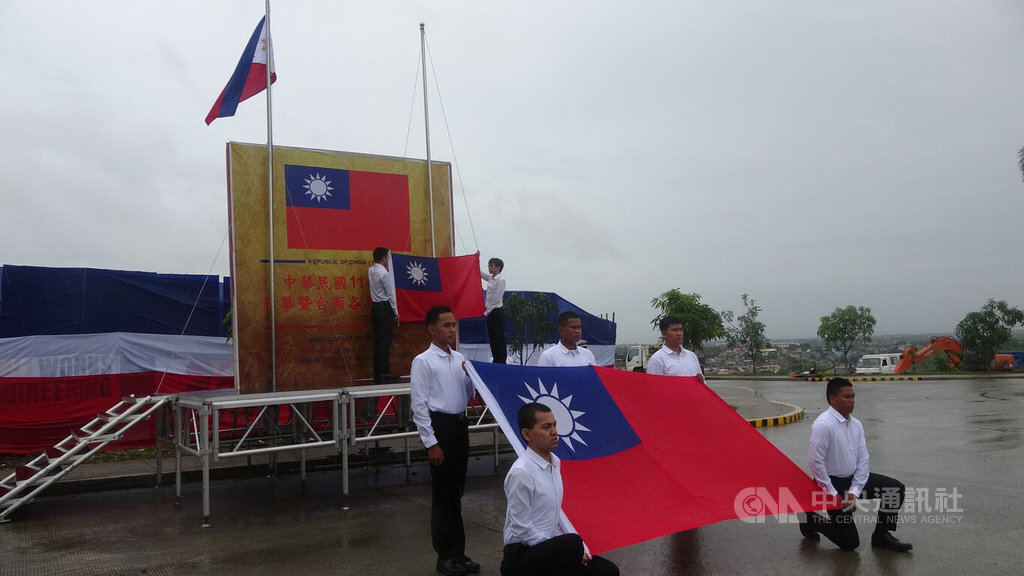 Pengusaha Taiwan di Filipina Gelar Upacara Pengibaran Bendera Menyambut Tahun Baru, Berharap Hubungan Taiwan-Filipina Semakin Erat