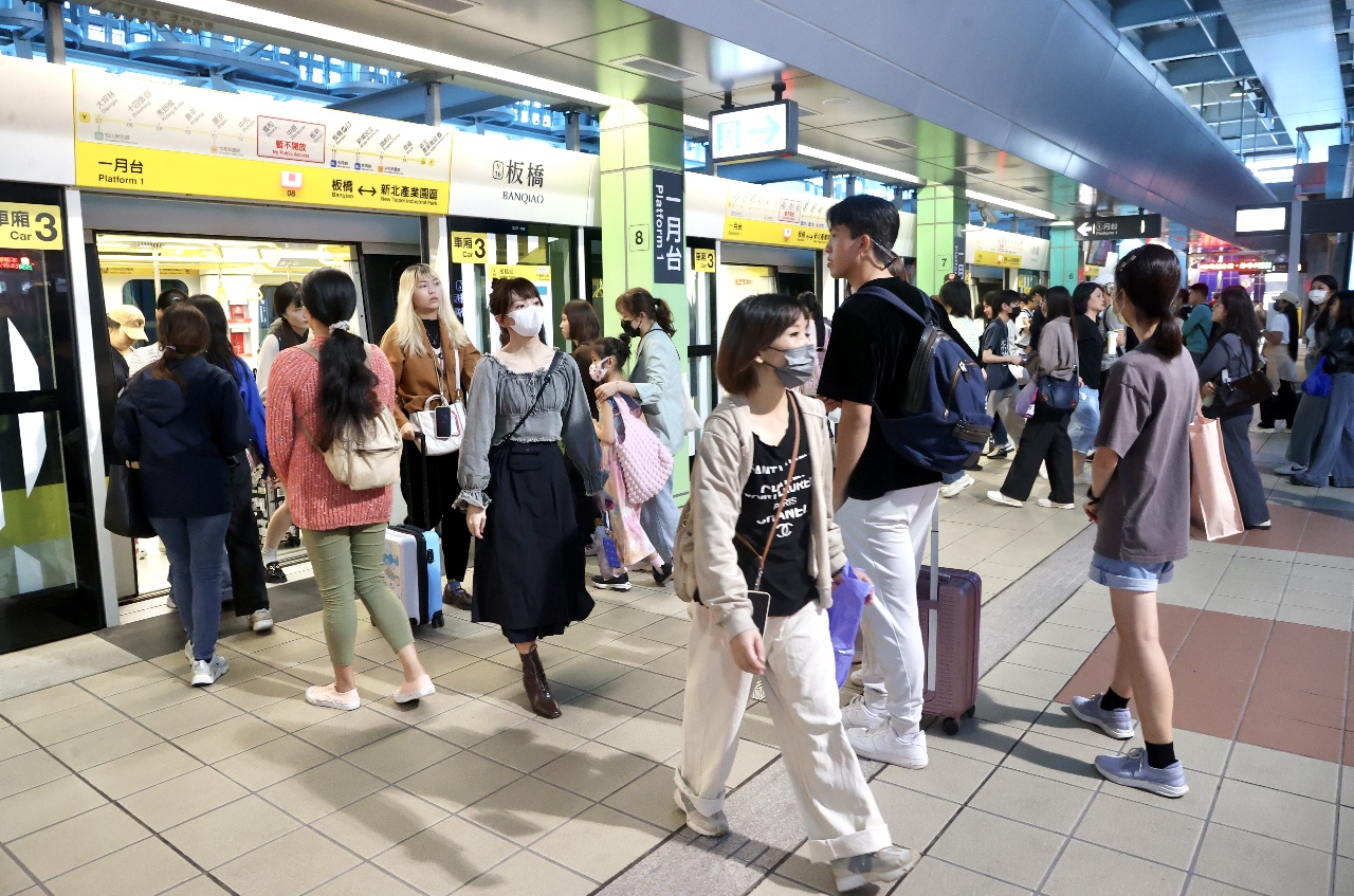 Netizen Taiwan Ungkap Satu Layanan Gratis dari MRT Taipei yang Ternyata Memiliki Banyak Manfaat, Terutama Menjelang Akhir Tahun