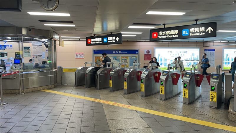 Staf Karyawan Pun Tak Luput! “Peraturan MRT Taipei” Ini Bikin Penumpang Melongo, Pelanggar Bisa Didenda NT$7.500