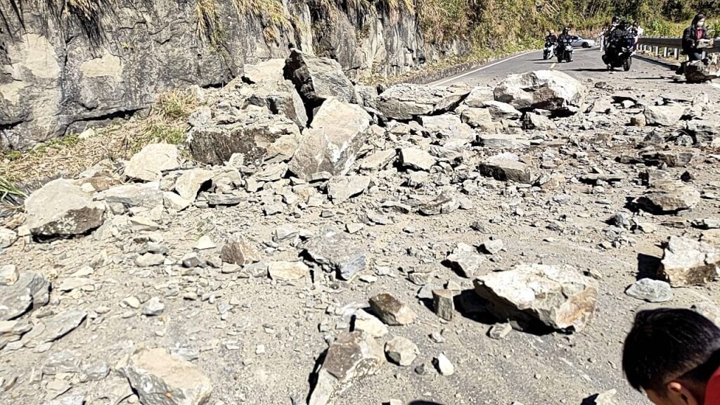 Gempa Chiayi Sebabkan Penundaan THSR dan Longsor Batu Mematahkan Jalan Raya Alishan 69,5K