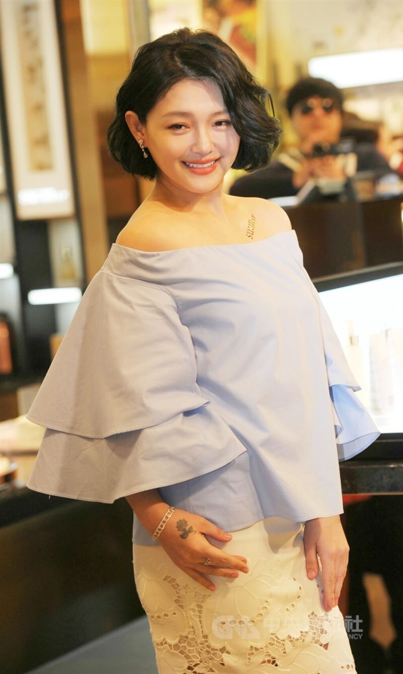 Komplikasi Flu dan Pneumonia, Barbie Hsu Meninggal Dunia di Usia 48 Tahun
