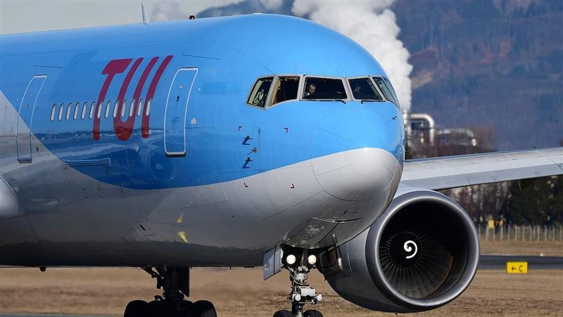 Pesawat TUI Airways Inggris Alami Bird Strike, Kaca Kokpit Pecah, Gambar Mengerikan Terungkap!