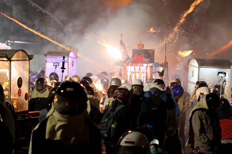 Hujan Petasan di Yanshui Beehive Fireworks Festival, Tainan
