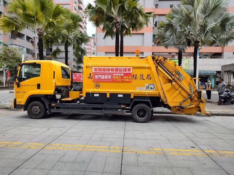 Bukan Antri Beli Bubble Tea, Melainkan Antri Buang Sampah! Netizen Terkejut: Untuk Buang Sampah Saja Serapi Ini Antriannya?
