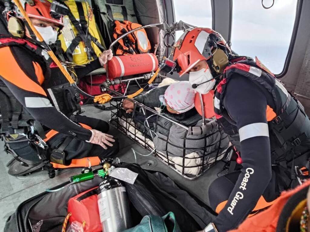 Diduga ABK Indonesia Mengalami Stroke di Perairan Lepas, Tim Penyelamat Kerahkan Helikopter Black Hawk