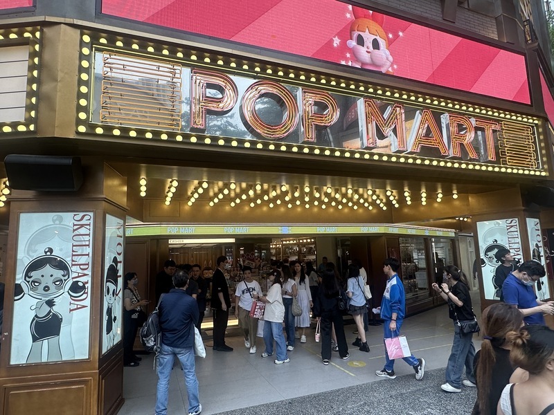Rekor Lelang Termahal Mainan Blind Box! Labubu Ukuran Manusia dari Pop Mart Terjual NT$4,5 Juta