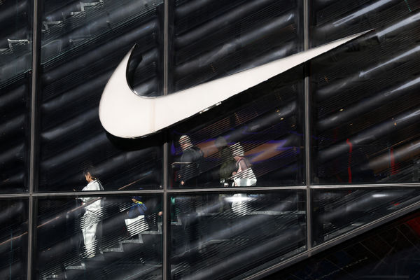 Tarif Donald Trump Berdampak Besar? Brand Sepatu Sejuta Umat Ini Ditakutkan akan Semakin Mahal