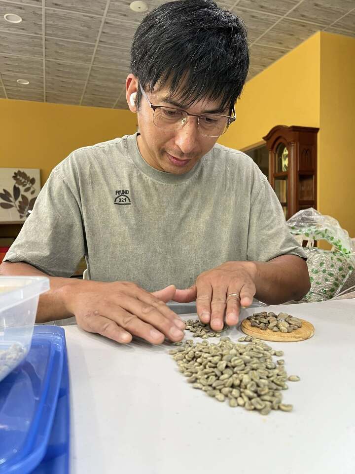 Humantek 100425:  Sebutir Buah Kopi Menjadi Permata yang Mengubah Hidup Fang Cheng-lun