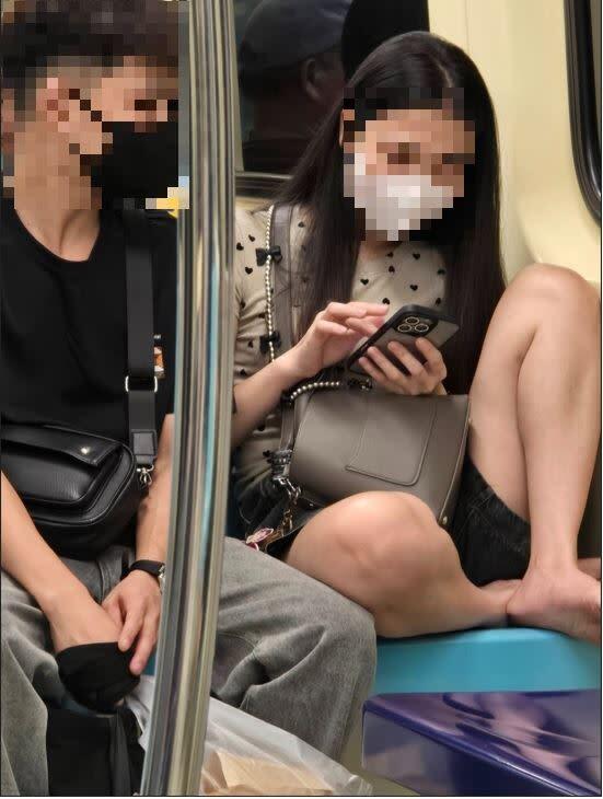 Tokoh Publik Taiwan Ini Kesal Melihat Wanita Asing  yang Lepas Sepatu dan Naikkan Kaki ke Kursi di Dalam MRT, Netizen: Malu-maluin! Harusnya Tingkatkan Persyaratan Masuk ke Taiwan