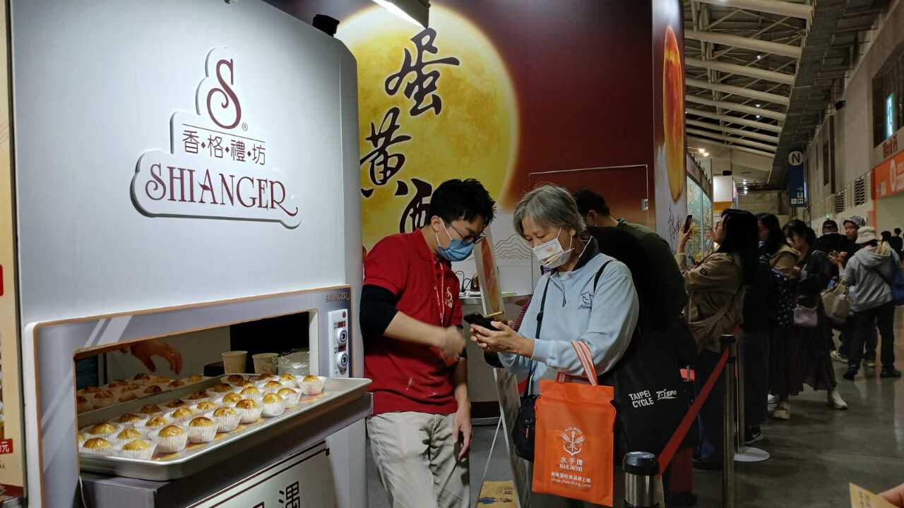 Antrean pameran makanan Taiwan
