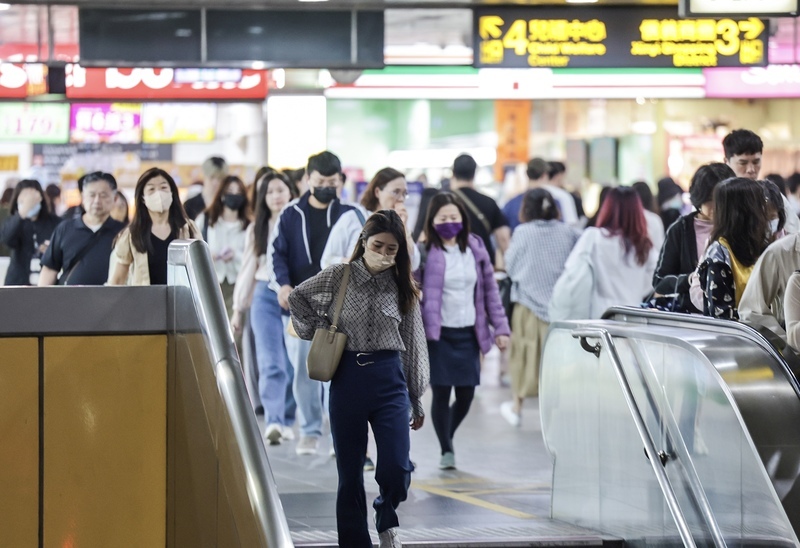 MRT Taipei Mengumumkan 2 Perilaku yang Dilarang, Pelanggar Bisa Kena Denda NT$7.500 dan Dipaksa Keluar Stasiun