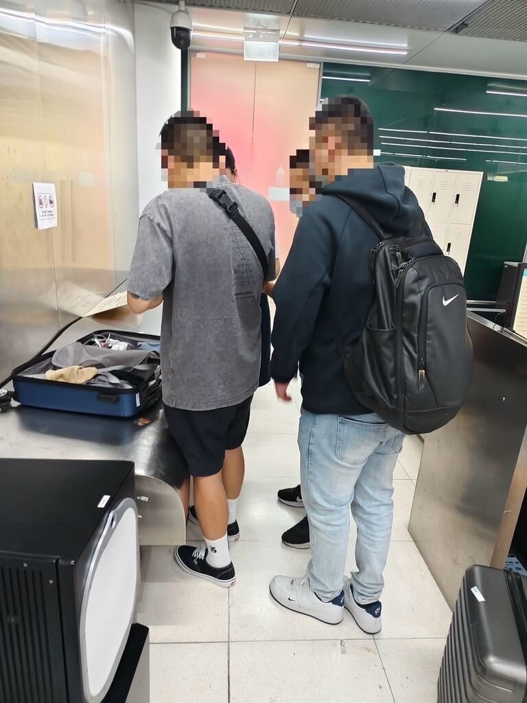 Bawa 19 Unit Ponsel Masuk, Pria Taiwan Ditangkap di Bandara Thailand